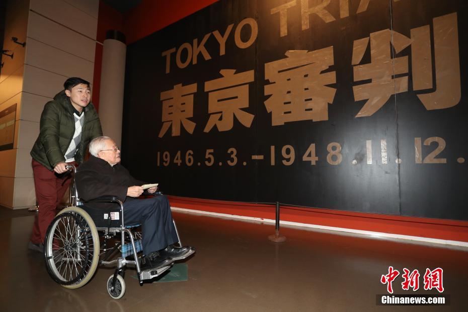 東京裁判から70年、上海で「東京裁判巨大油絵及び映像寫真展」開幕