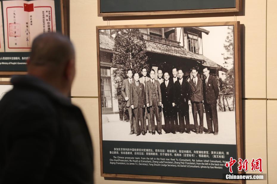 東京裁判から70年、上海で「東京裁判巨大油絵及び映像寫真展」開幕