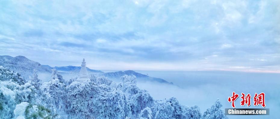 童話の世界に一変した雪上がりの廬山　江西省