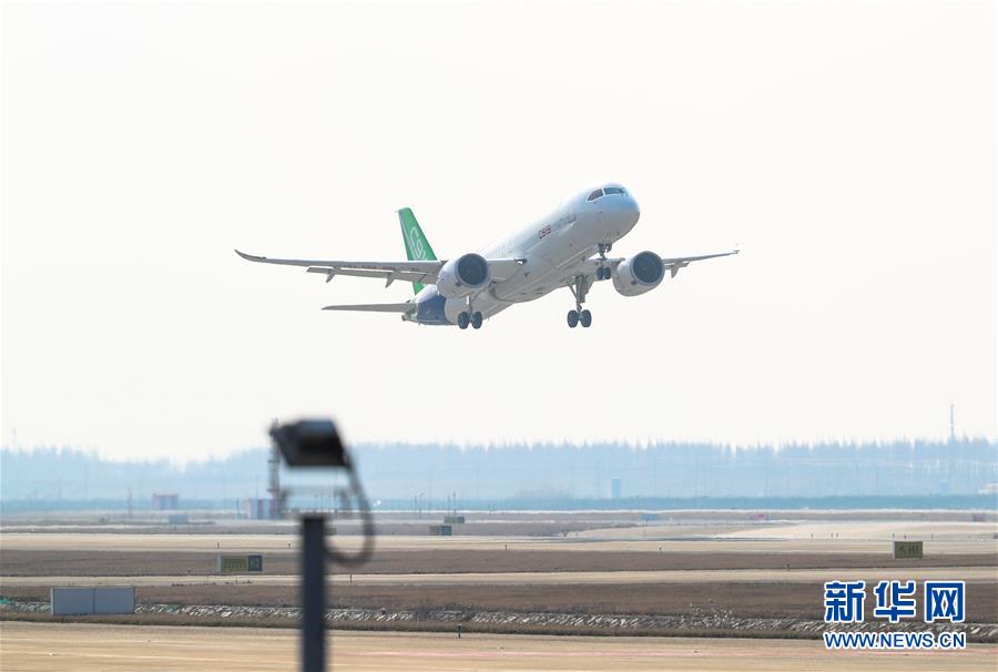 中國(guó)産大型旅客機(jī)「C919-103」機(jī)が初飛行に成功