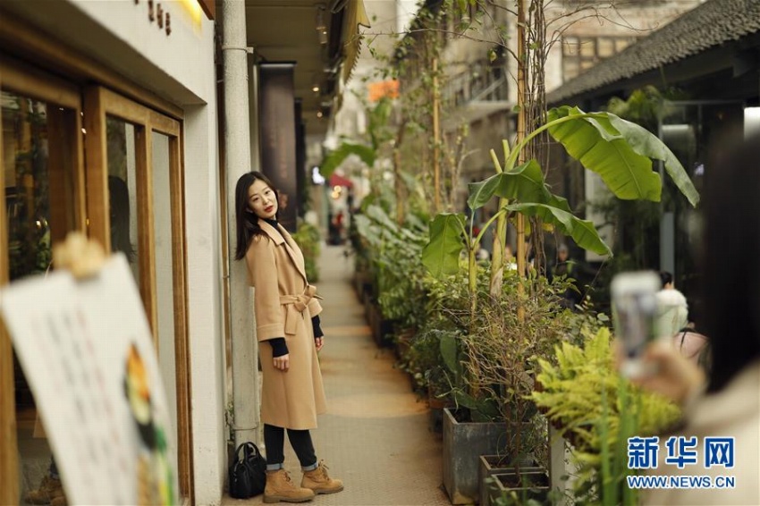 重慶市の舊市街巡りの人気上昇中