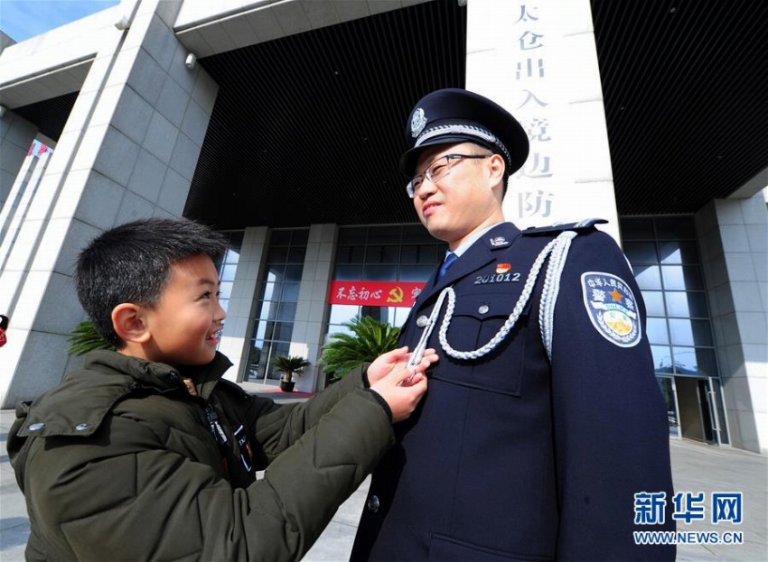 中國全土の出入國管理機関の職員制服がリニューアル