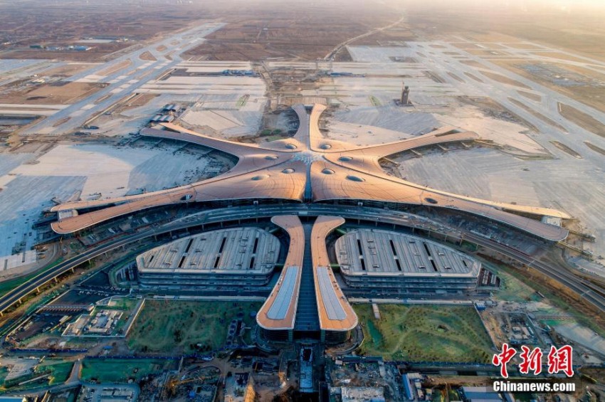 北京大興國際空港、「翼を広げた鳳凰」の完全な姿を披露