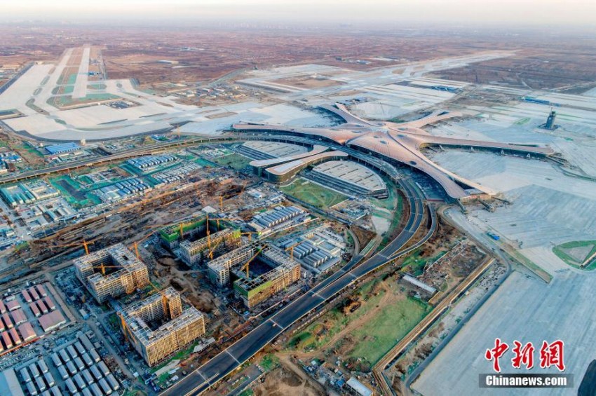 北京大興國際空港、「翼を広げた鳳凰」の完全な姿を披露