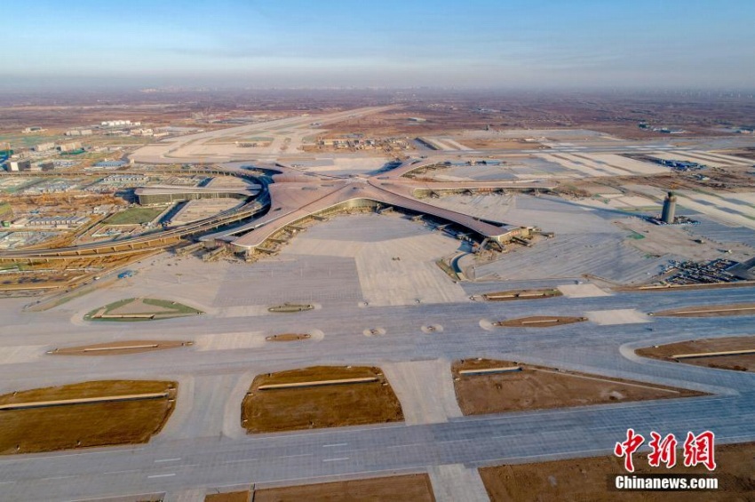 北京大興國(guó)際空港、「翼を広げた鳳凰」の完全な姿を披露