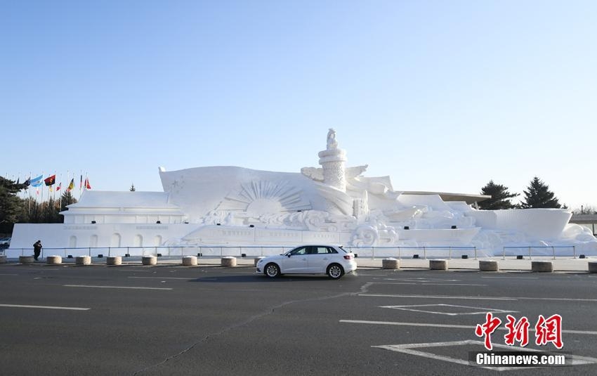 様々なデザインの巨大な雪の彫刻が完成　吉林省長春市　