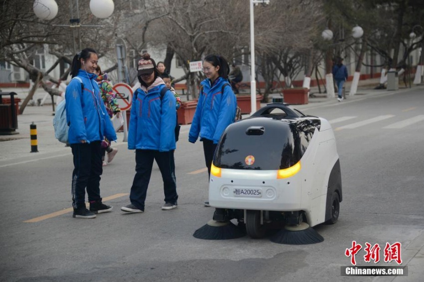 世界初のL4クラスの量産型無人運転清掃車が內モンゴルでお披露目