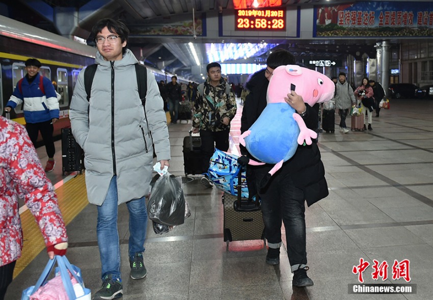 2019年の春運が正式に幕開け　北京駅から今年初の臨時列車が発車