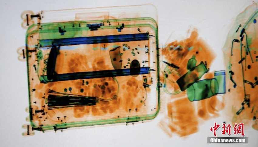 中國で帰省ラッシュ開始　「水彩畫」のようなX検査機(jī)を通る手荷物