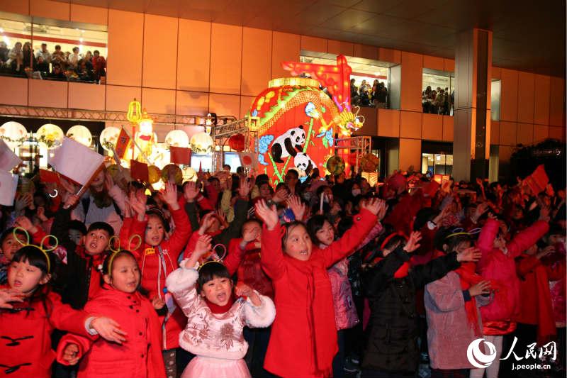 新春祝い大晦日の東京タワーも中國(guó)風(fēng)赤色にライトアップ