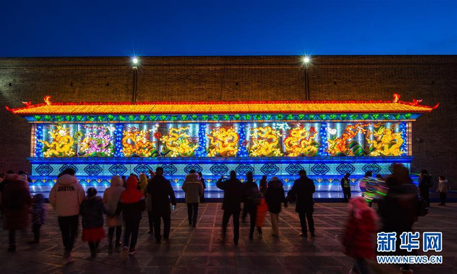 華やかなランタンで新年を迎える　各地でイベント