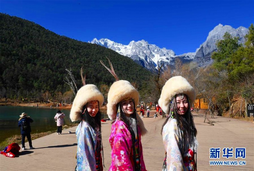 息を呑むほど美しい麗江玉龍雪山藍(lán)月谷　雲(yún)南省