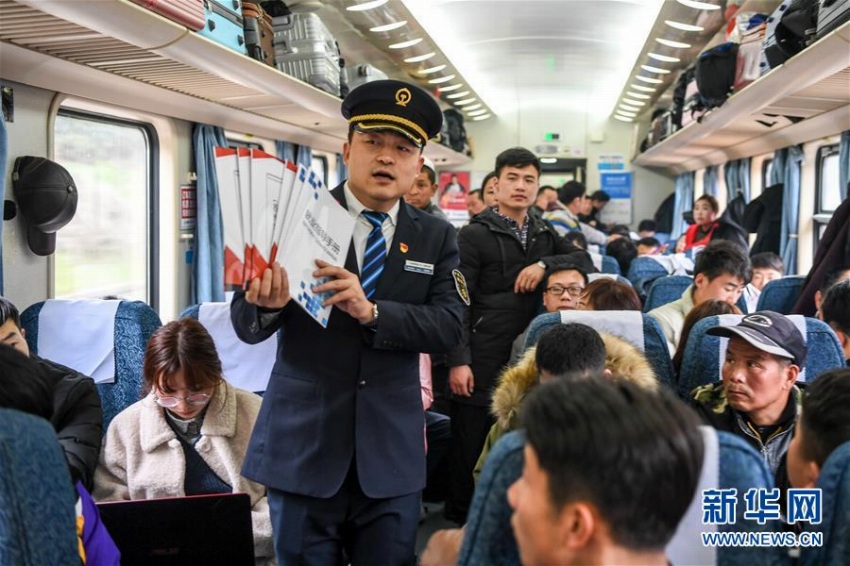 出稼ぎのために移動(dòng)する乗客対象に鉄道車內(nèi)で就職説明會(huì)