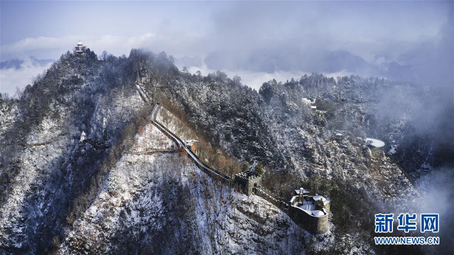 雪と雲(yún)海がコラボし仙境のような絶景広がる陝西省塔雲(yún)山