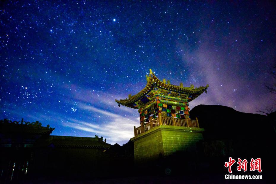 美しくも幻想的な敦煌に広がる星空（撮影?王斌銀）。