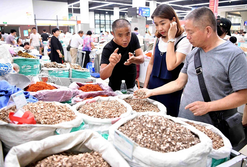 中國(guó)における農(nóng)民の貧困脫卻に一役買う特色ある農(nóng)業(yè)