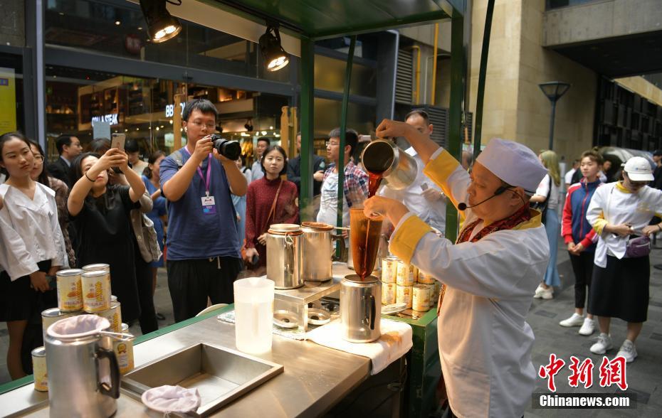 香港地區(qū)の本場(chǎng)グルメをテーマにしたイベント「舌の上の香港」開幕　成都