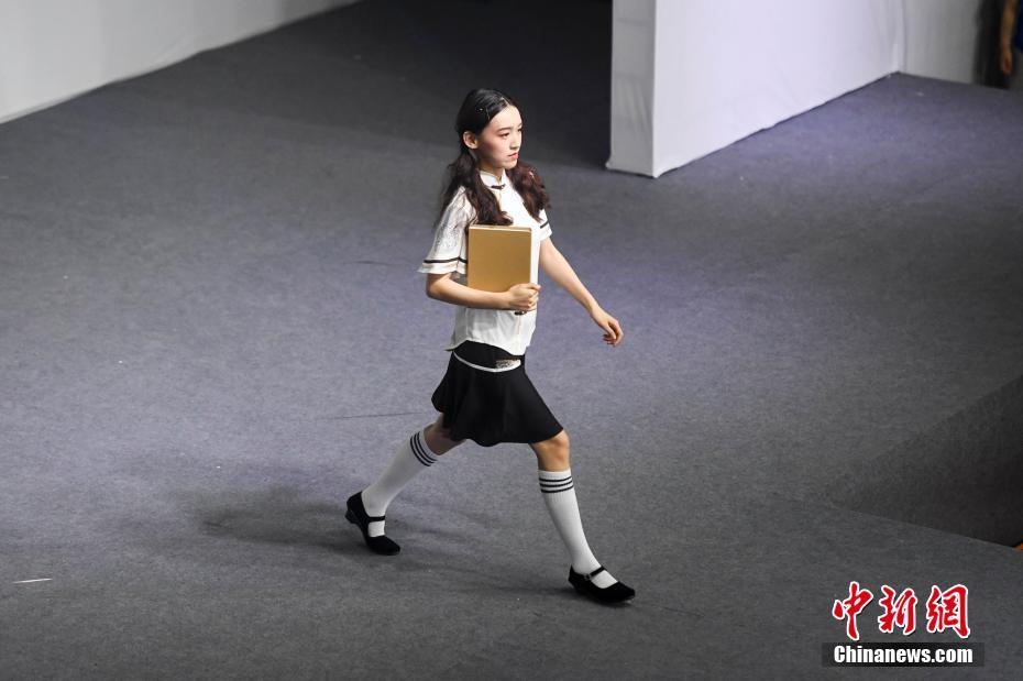 個性的な制服次々と　湖南?益陽で制服コンテスト