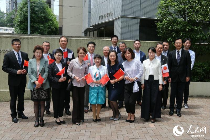 在日本中國企業(yè)協(xié)會が赤坂の高齢者福祉施設(shè)および児童厚生施設(shè)で慰問活動