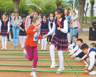 6月1日は「國(guó)際子供の日」　中國(guó)とロシアの小學(xué)生が交流