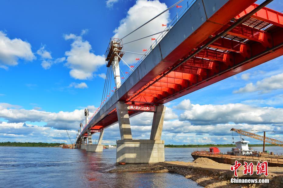 中國とロシアを結(jié)ぶ黒竜江大橋（撮影?邵國良）。