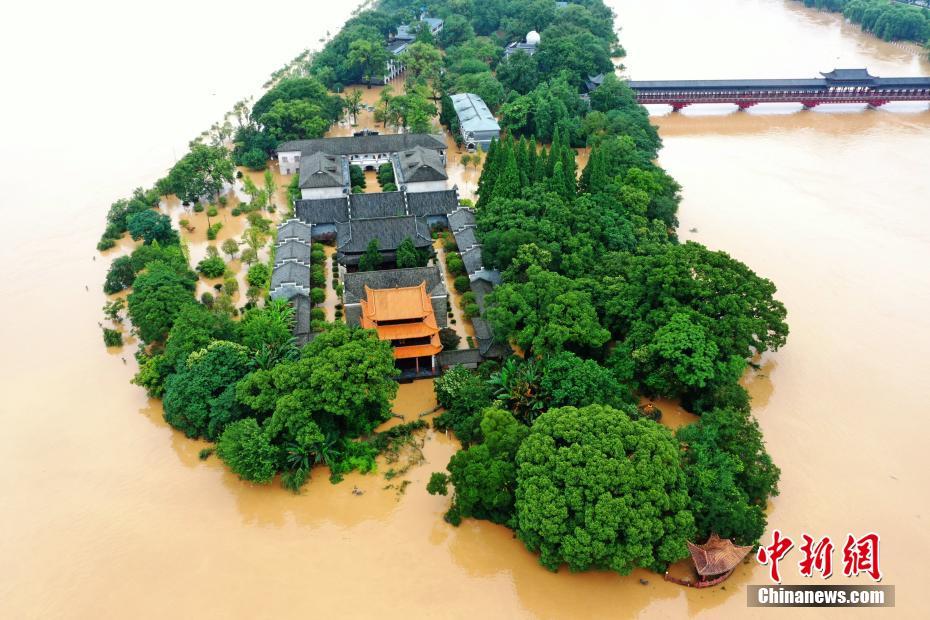 江西の各地で大雨災(zāi)害　空から見た被災(zāi)地の様子