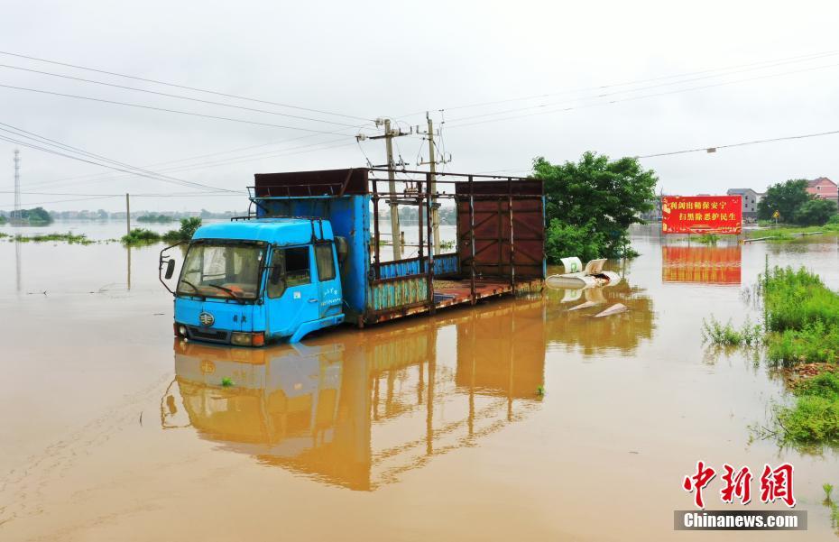 江西の各地で大雨災(zāi)害　空から見た被災(zāi)地の様子