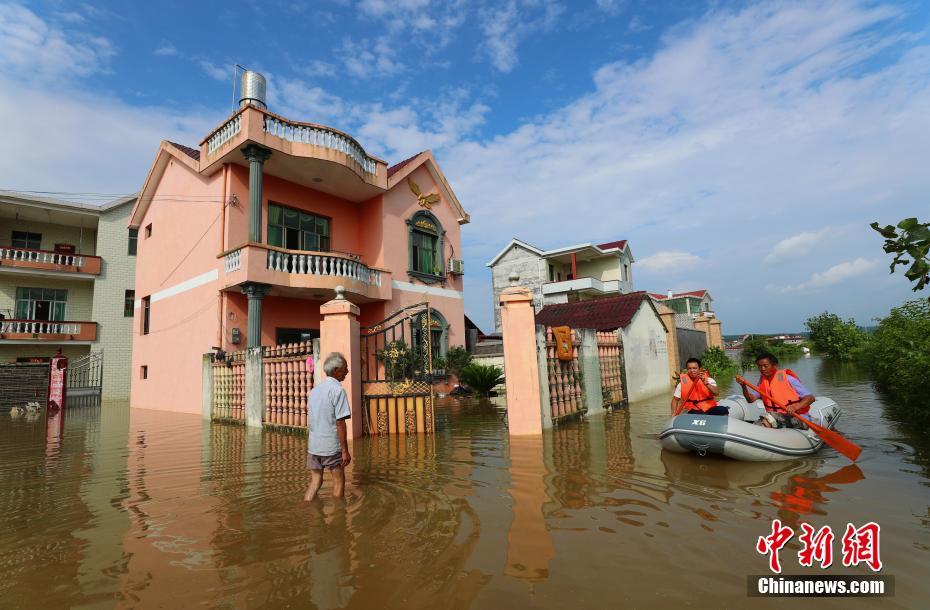 江西の各地で大雨災(zāi)害　空から見た被災(zāi)地の様子