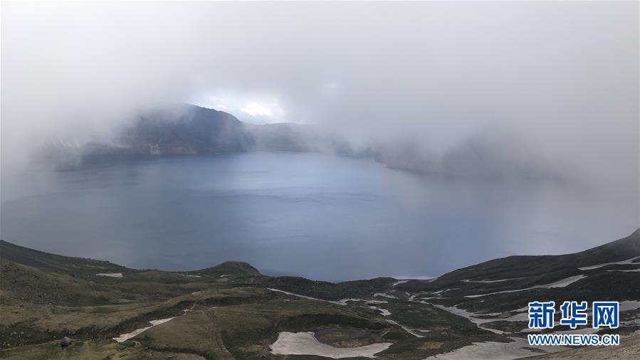 気溫上昇で旅行シーズン迎えた長(zhǎng)白山保護(hù)區(qū)　吉林省