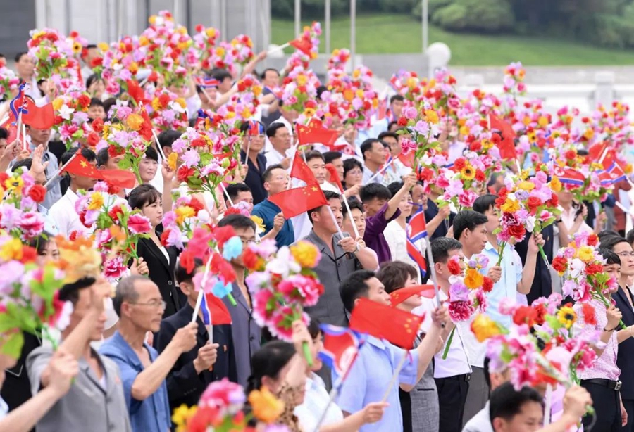 習(xí)近平総書記が専用機(jī)で朝鮮に到著