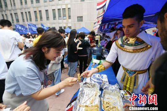 世界22ヶ國のグルメ大集合！長春大で國際美食文化節(jié)開催　吉林