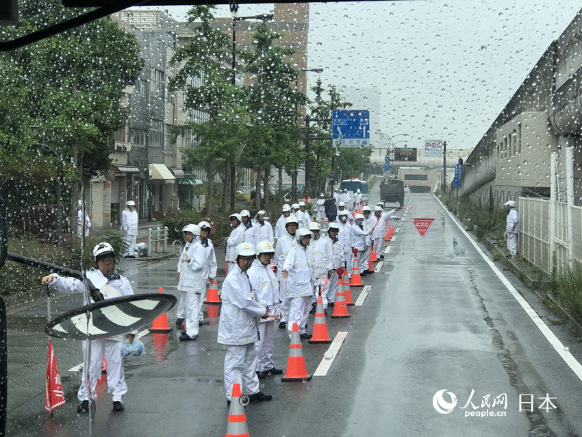 交通規(guī)制が行われ、警備體制が敷かれた大阪市內(nèi)の道路。