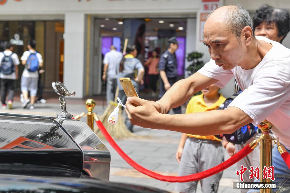 クラシックカーが広州の街に続々登場(chǎng)！　広東省