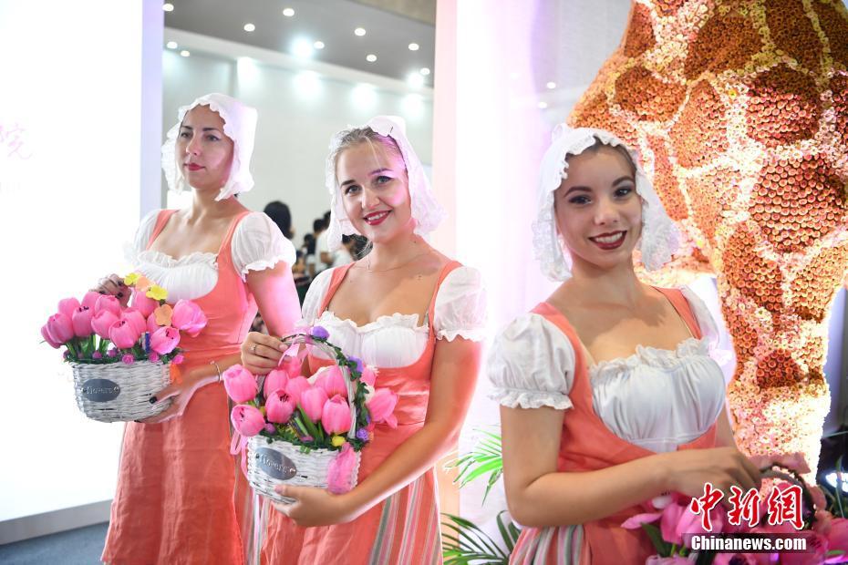 會場を埋め盡くす色鮮やかな花々　第20回中國昆明國際花卉展開幕