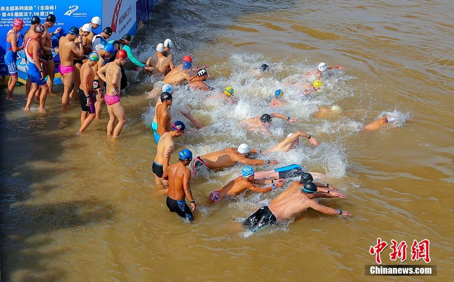 2500人以上が長江を泳ぎきる！武漢渡江イベント 湖北省