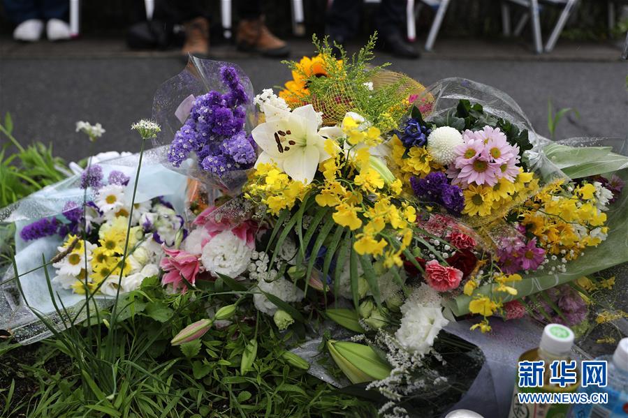 京都アニメーション火災(zāi)の犠牲者に市民が捧げた花束（撮影?杜瀟逸）。