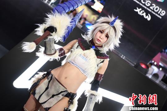 麗しいコスプレイヤー続々登場(chǎng)　WCG 2019世界決勝大會(huì)