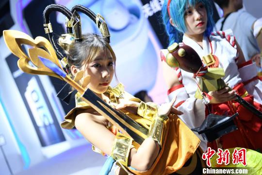 麗しいコスプレイヤー続々登場　WCG 2019世界決勝大會(huì)