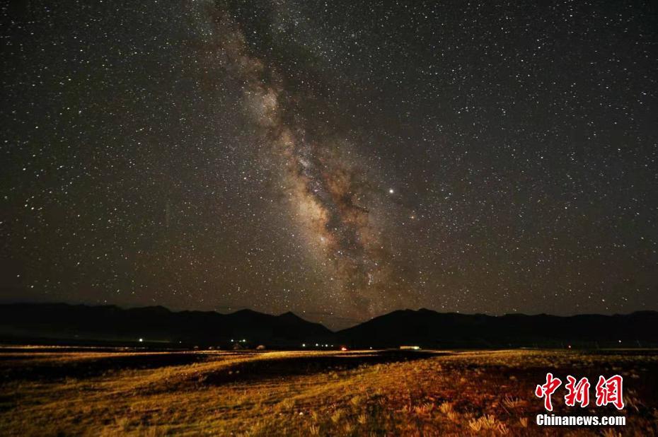 青海省玉樹(shù)草原の夜 銀河にきらめく満天の星