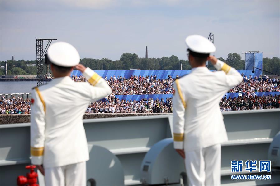 中國(guó)海軍駆逐艦「西安」がロシア海軍記念日観艦式に參加