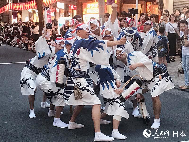 通りに響く「ヨイヨイヨイヨイ！」 東京?神楽坂で阿波踴り大會