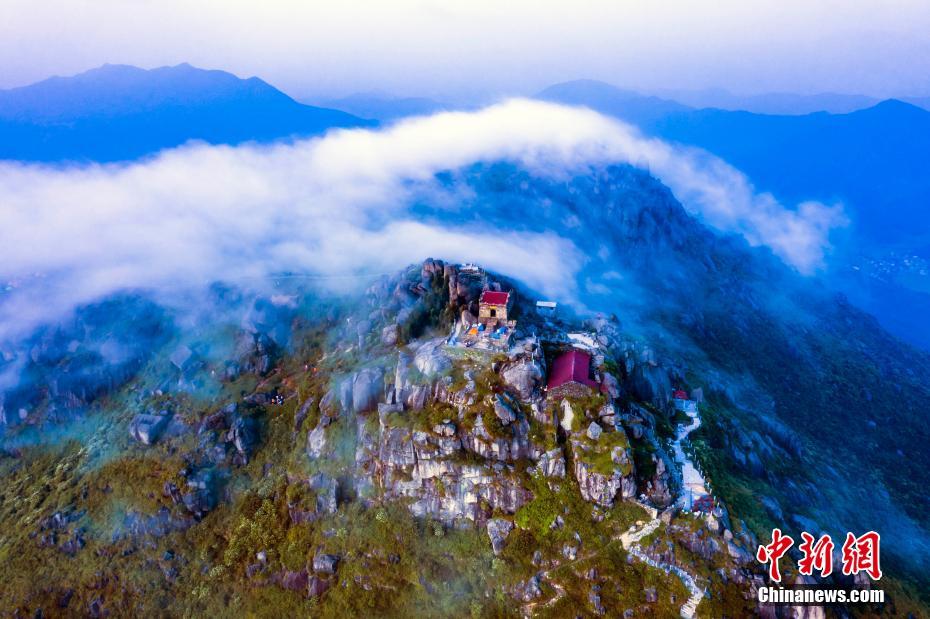 壯麗な雲(yún)海の日の出　江西省玉華山