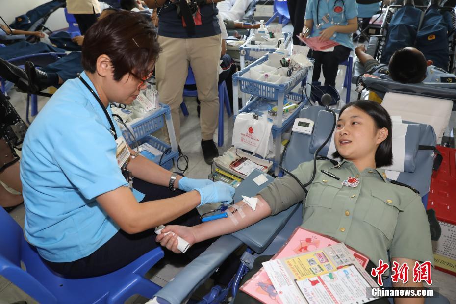 香港駐在部隊(duì)が22年連続で無償獻(xiàn)血、400人で約16萬ミリリットル