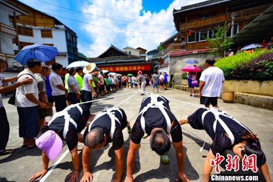 ミャオ族の里で伝統(tǒng)のお祭り「跳香節(jié)」　広西?竜勝