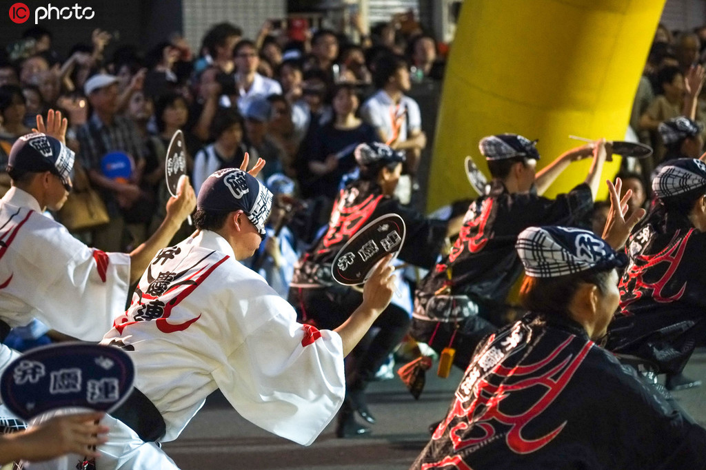 日本の夏を満?jiǎn)耍|京で第63回「東京高円寺阿波おどり」開(kāi)催