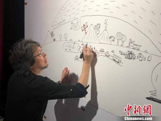 日本の絵本作家?宮西達(dá)也氏「絵本は子供だけのものではない」