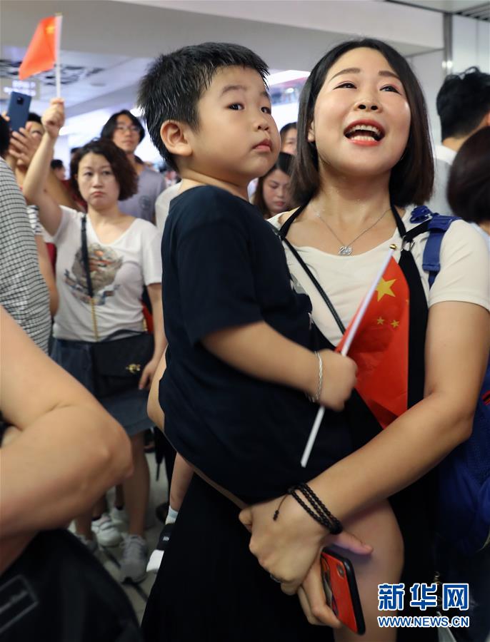 「國歌を歌うのはあなた一人じゃない」香港市民が中國國歌斉唱するイベント