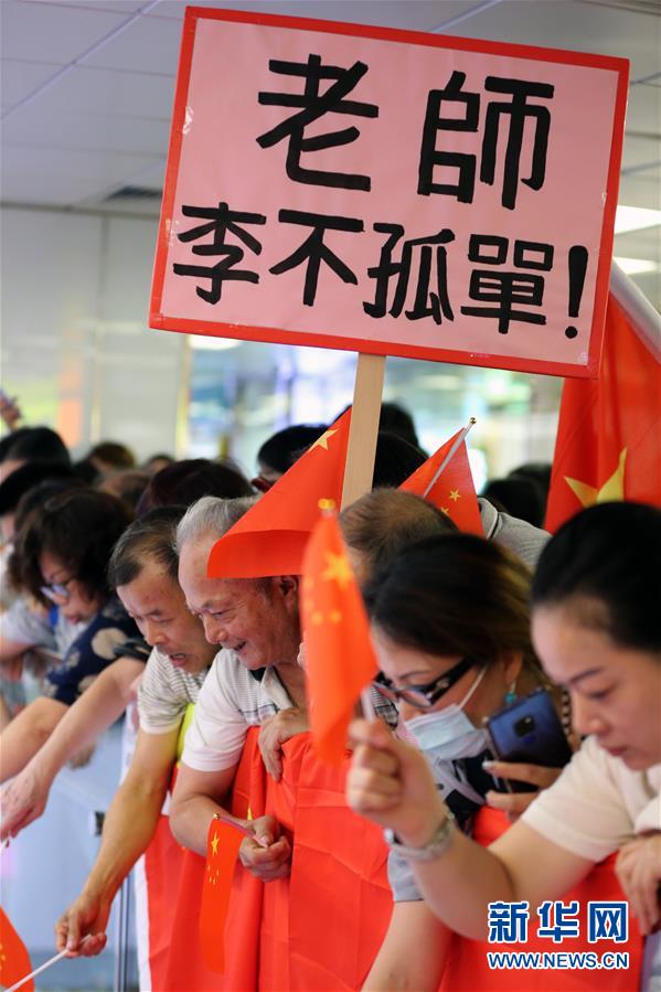 「國歌を歌うのはあなた一人じゃない」香港市民が中國國歌斉唱するイベント