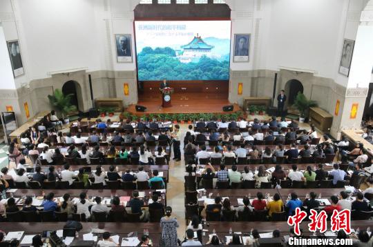 鳩山由紀夫氏が武漢大學の名譽教授に　湖北省