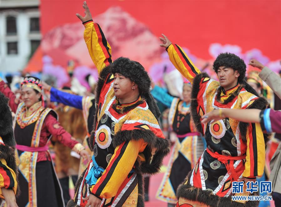 千人鍋荘舞で祖國稱えるイベント　西蔵（チベット）自治區(qū)